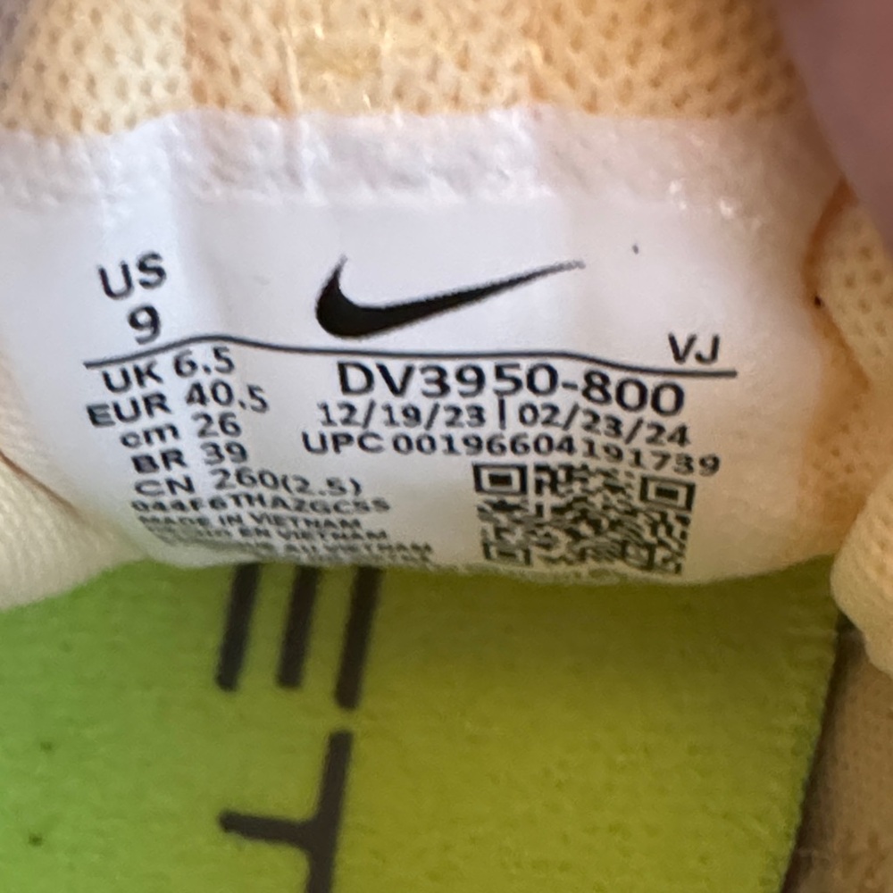 Like New Nike Free TR Yellow and Lime Athletic Shoes - Picture 8 of 10
